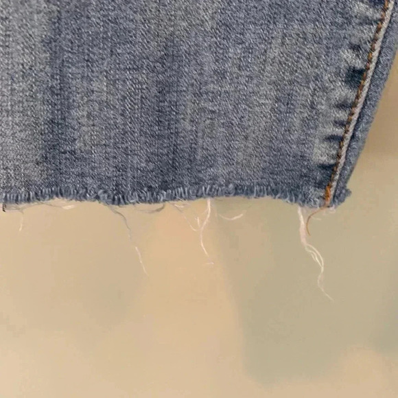 STS Blue Women’s Size 31 / 12 Distressed Blue Grunge Thrashed Cropped Jeans - Picture 3 of 6